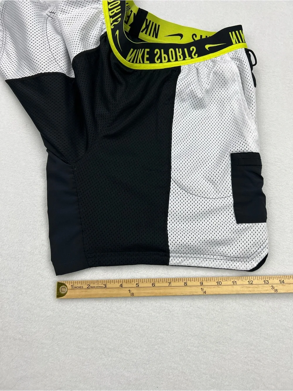 Nike Sportswear Sport Clash Reversible Training Shorts Men Sz L White/Black/Volt